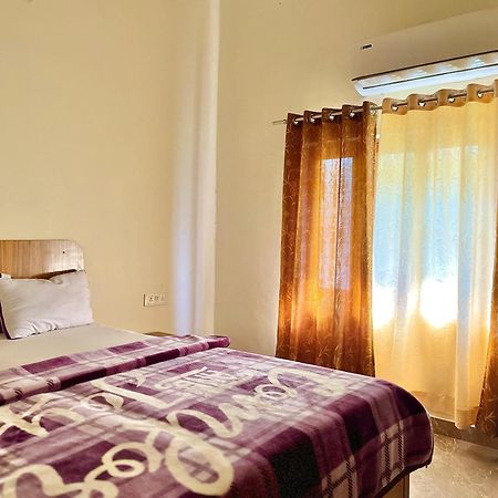 Aditya Palace 奥拉奇哈 外观 照片