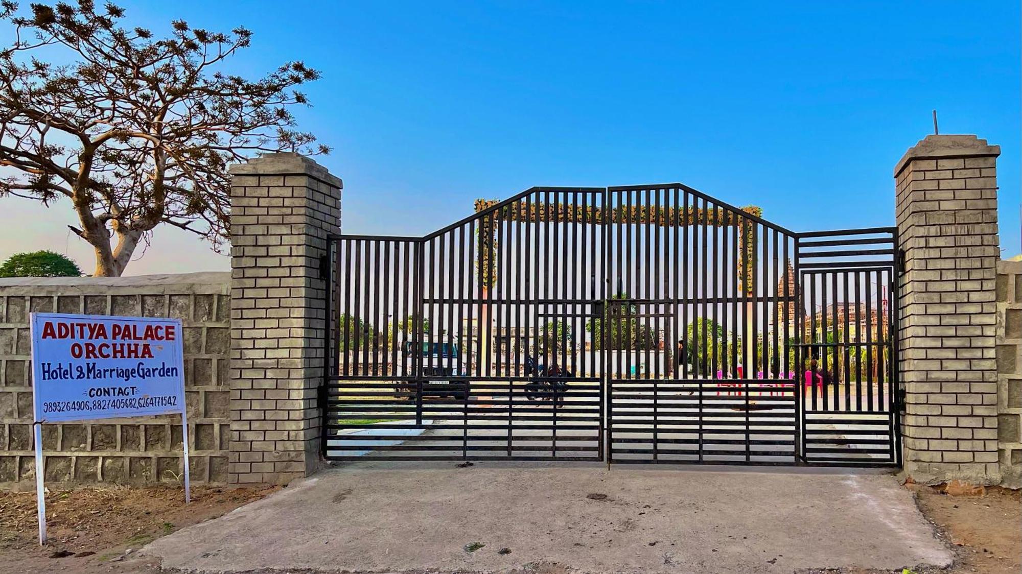 Aditya Palace 奥拉奇哈 外观 照片